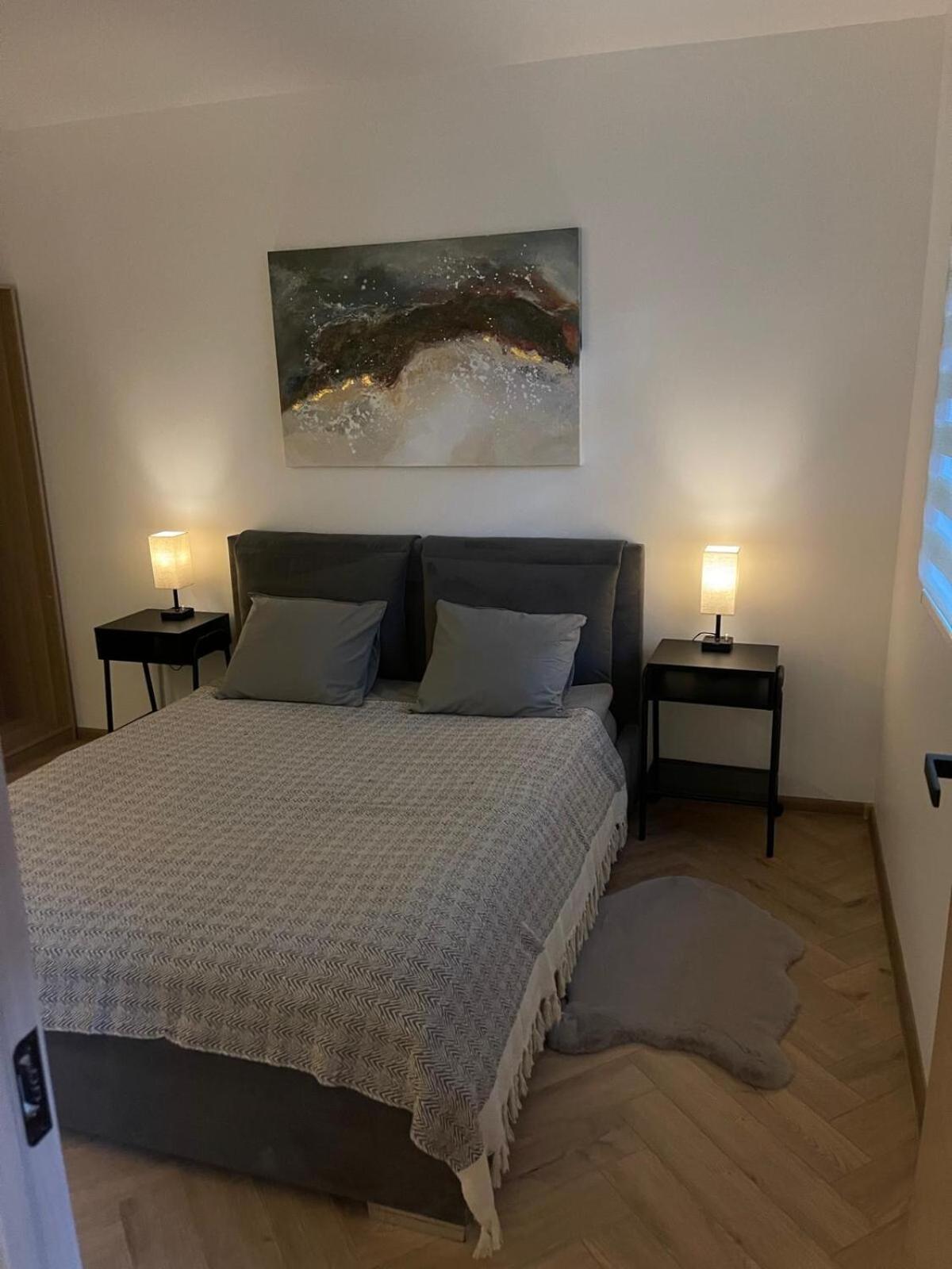 Relax In A Historic Oasis Retreat Căn hộ Riga